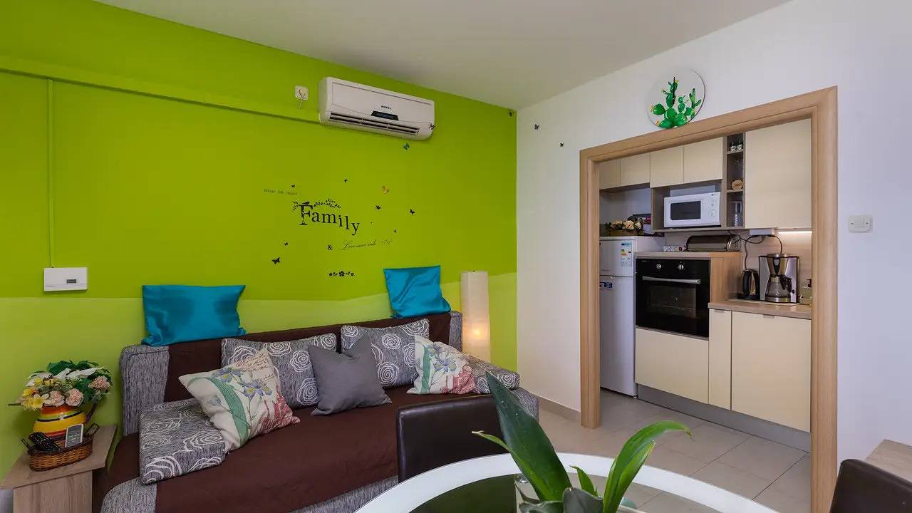 Cały apartament wypoczynkowy, Apartament wakacyjny dla 4 osób z basen in Celina, Omiš-Riviera