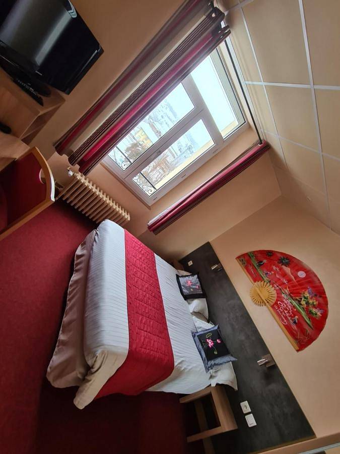 Hôtel pour 6 personnes, avec vue ainsi que terrasse et sauna dans Office De Tourisme Du Pays De Murat Sud Auvergne