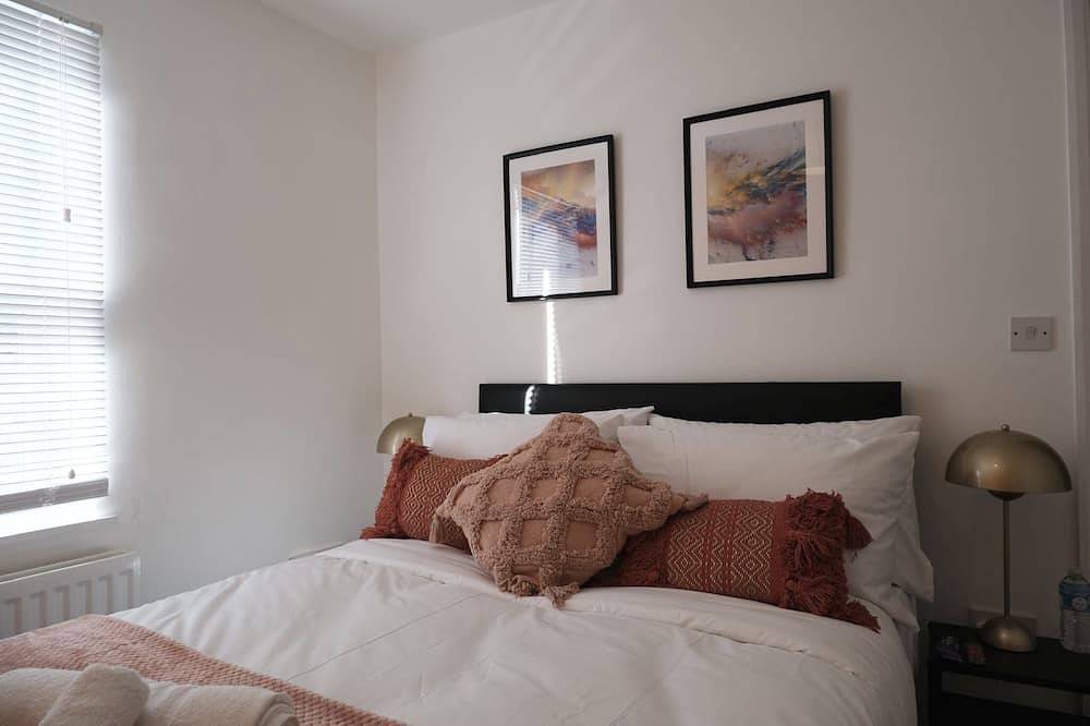 D'Luxe Living-Premium-Vue sur Rue-Salle de bain privée-Maison in Aylesbury, Buckinghamshire