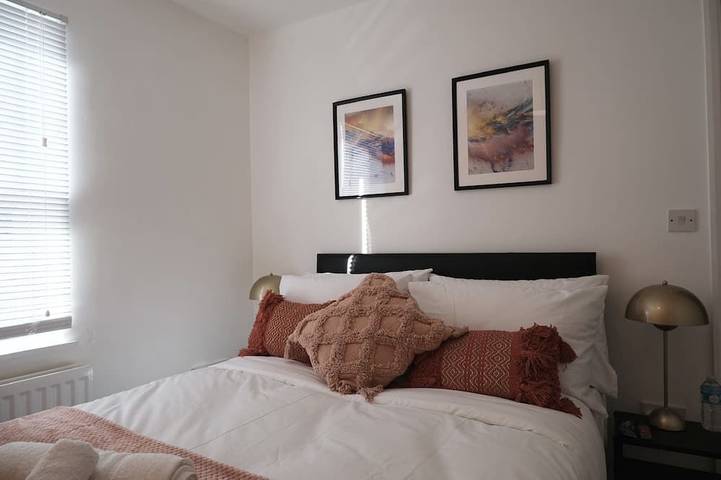 Relaxing 4Br perfect for Long and Short Stay in Aylesbury, Buckinghamshire