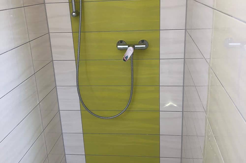 Ruhig am Rand gelegener Ferienbungalow für bis zu 4  Gästen in Bungalowdorf Zadelsdorf, Zeulenroda-Triebes