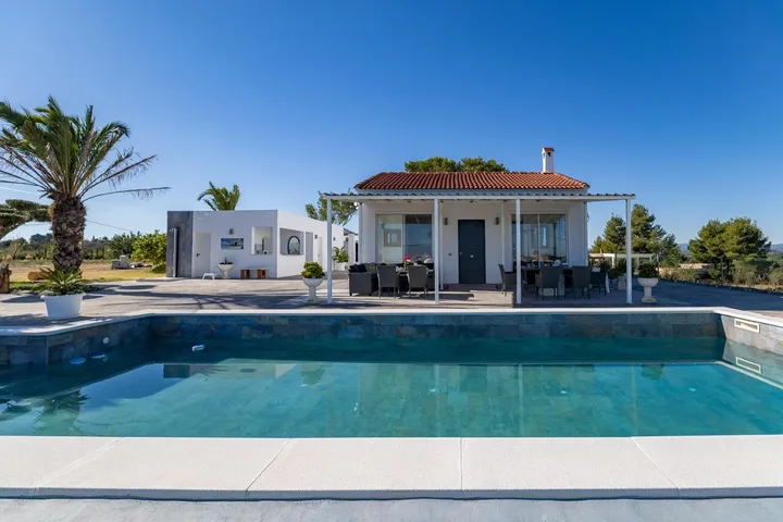 Chalet para 8 personas, con piscina y vistas al lago además de jardín y vistas - 1