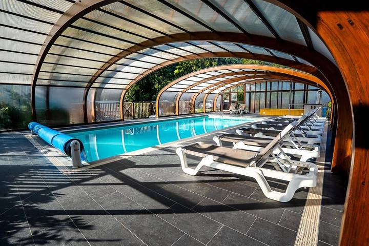 Chalet pour 8 personnes, avec Terrasse et Jacuzzi ainsi que Jardin et Piscine à Metzeral