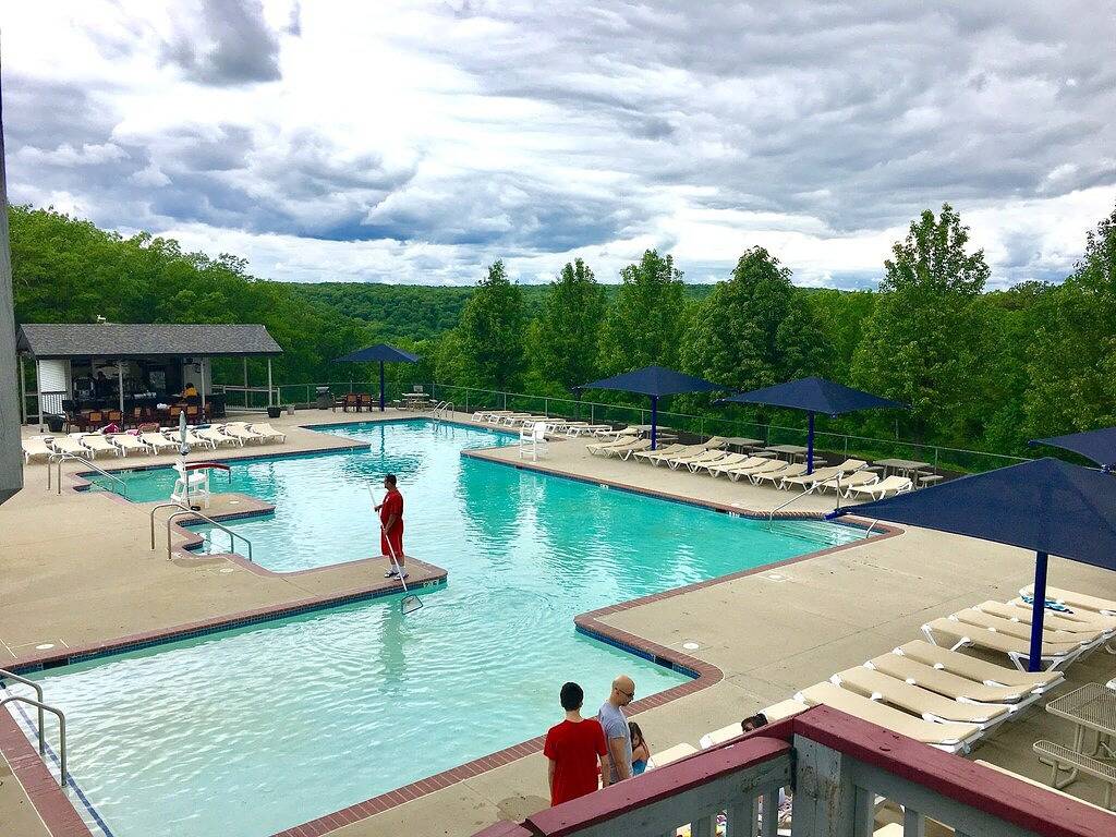 Erstklassiges 4-Jahreszeiten-Ferienhaus in geschlossener Wohnanlage mit unzähligen Resorteinrichtungen in Saw Creek, Monroe County (PA)