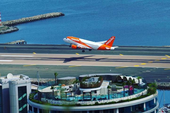 Gîte pour 2 personnes, avec terrasse et piscine ainsi que vue et sauna à Gibraltar - 3