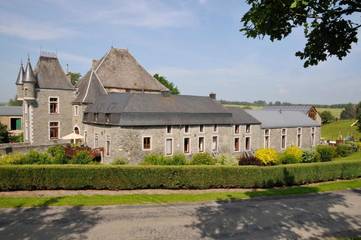 Gîte pour 6 personnes, avec sauna et vue ainsi que piscine et jardin à Sainte-Ode