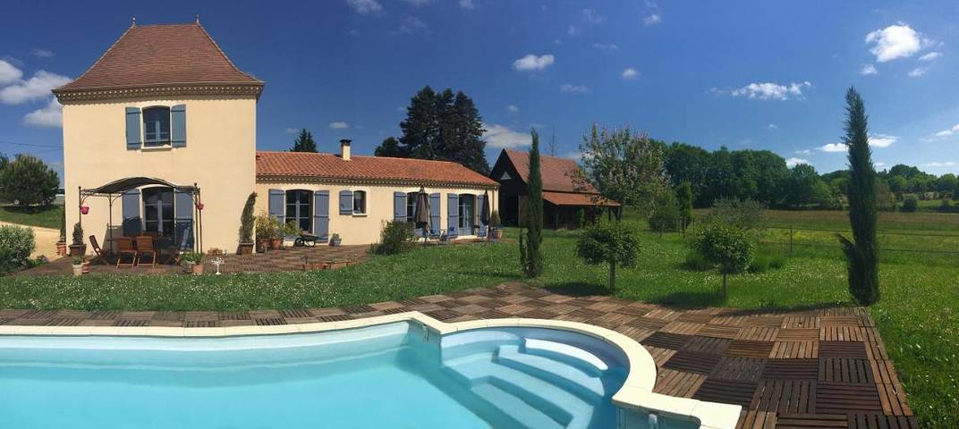 Location de vacances pour 2 personnes, avec Terrasse et Jardin ainsi que Piscine et Vue à Limeuil