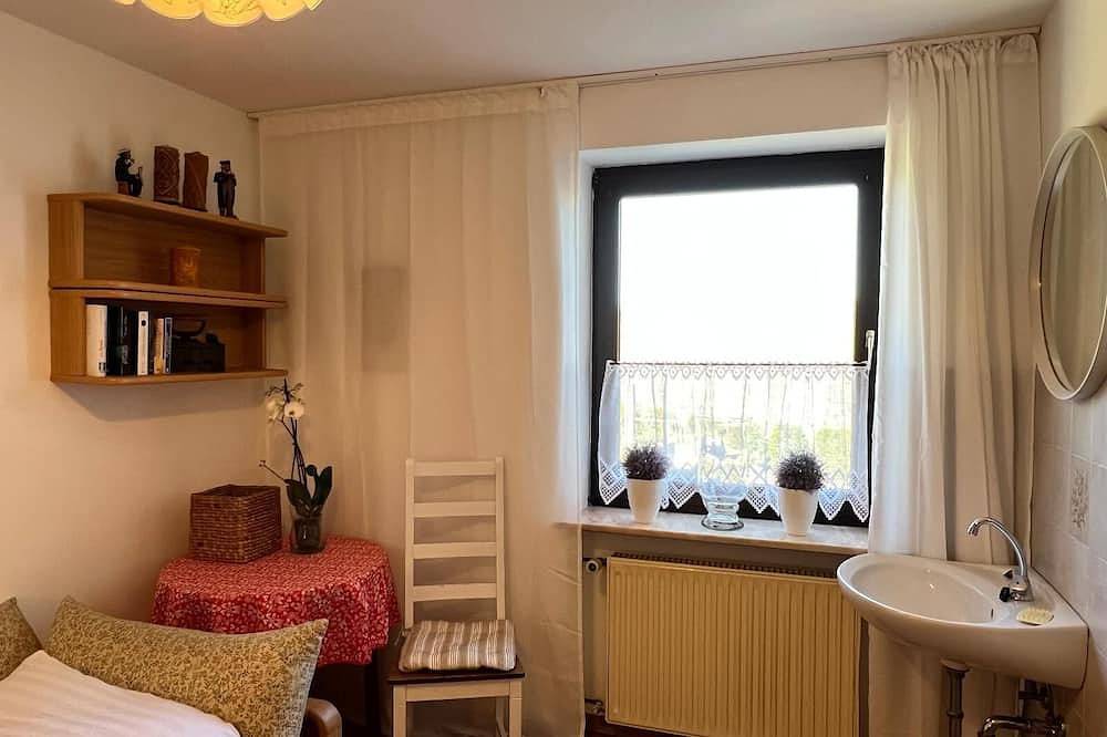 Ganze Wohnung, Ferienwohnung (60 qm) für bis zu 3 Personen mit Terrasse in Furth im Wald, Ostbayern