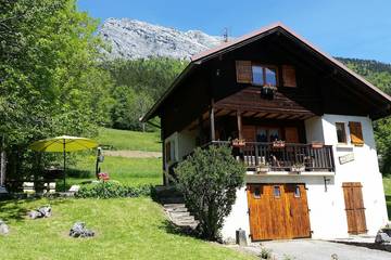 Maison de campagne pour 5 personnes, avec jardin et balcon à Thônes