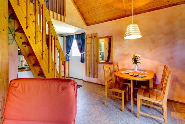 Ferienhaus für 4 Personen, mit Sauna und Whirlpool sowie Pool und Terrasse, kinderfreundlich in Markgrafenheide - 2
