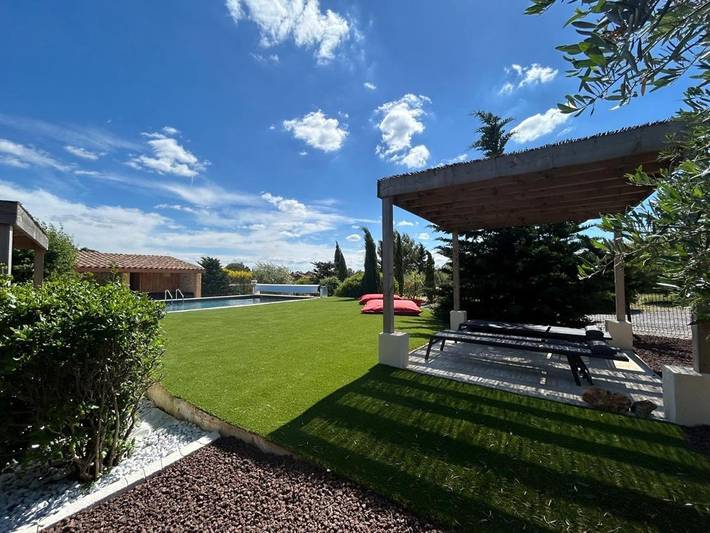 Parc de vacances pour 3 personnes, avec terrasse et piscine ainsi que jardin et vue à Assignan - 4