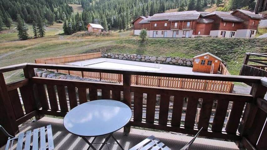 Chalet pour 7 personnes, avec piscine et terrasse, animaux acceptés à Puy-Saint-Vincent