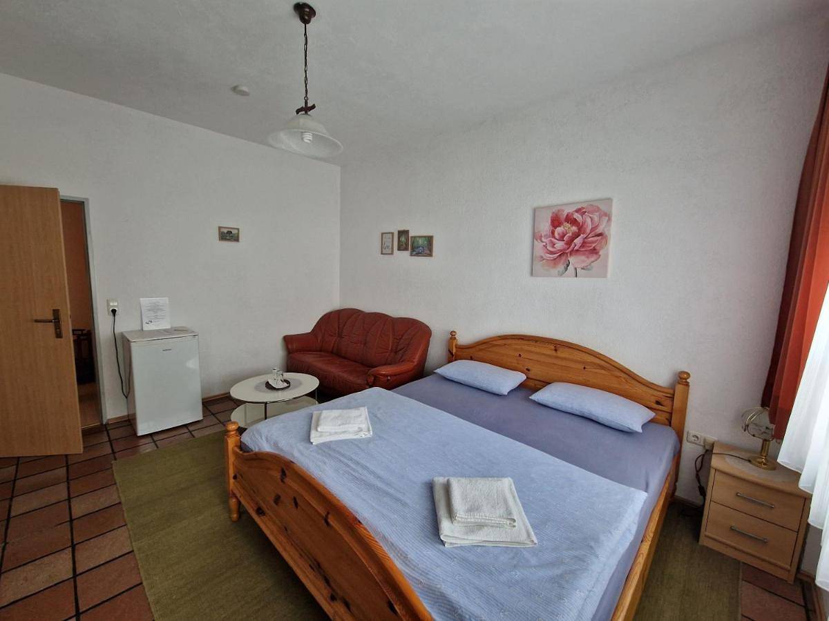 Budget Double Room in Friedrichshafen, Region Bodensee-Oberschwaben