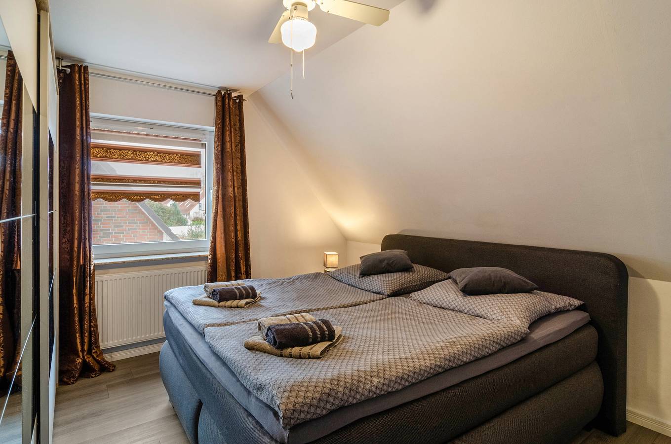 Ferienhaus 'Haus Mit Garten Und Kamin' mit privater Terrasse, Garten und Wlan in Wilhelmshaven, Nordseeküste