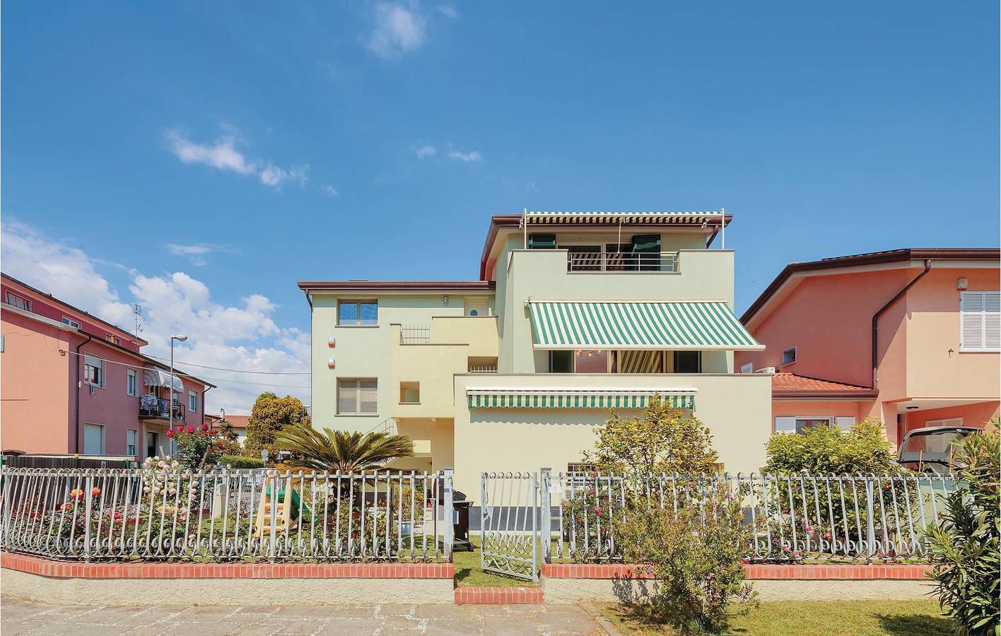 Appartamento di 90mq con aria condizionata, parcheggio, terrazza e WiFi, a 2km dalla spiaggia di Punta Bianca in Fiumaretta di Ameglia, Comune di Ameglia