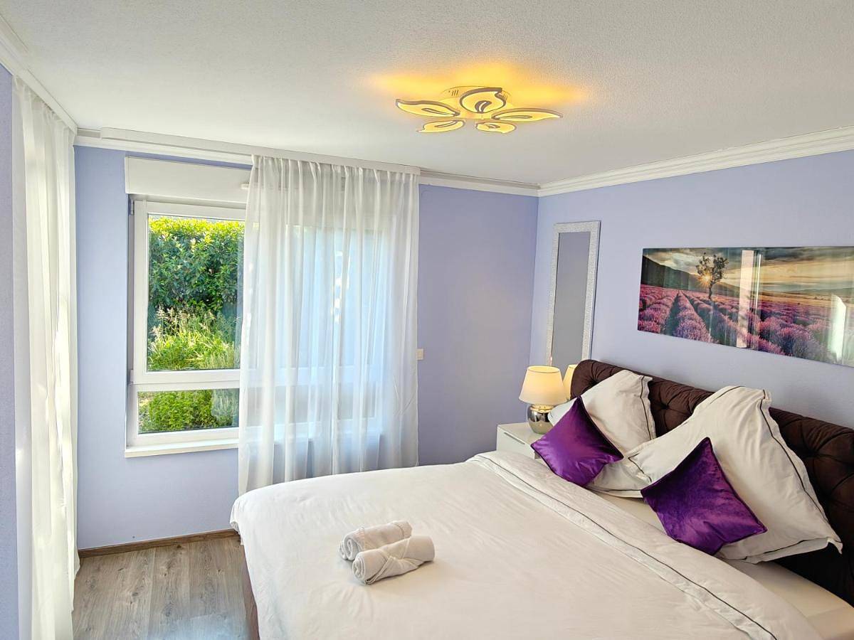 Appartement entier, Charming apartment with Garden, Free Parking near Basel, Airport, Ger'many, France, in Saint-Louis, Région de Mulhouse