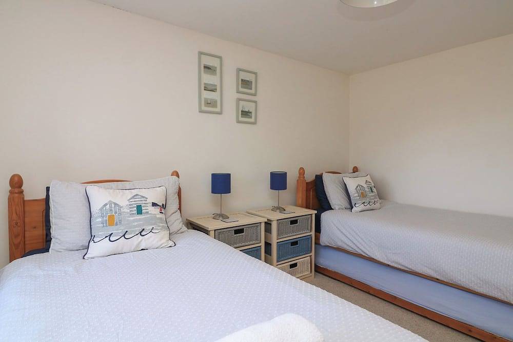 Tinkers Cottage, pet friendly, with a garden in Bigbury in Bigbury on Sea, South Devon