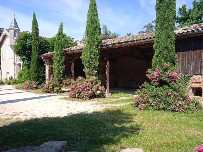 Location de vacances pour 8 personnes, avec piscine ainsi que vue et jardin à Quintenas - 4