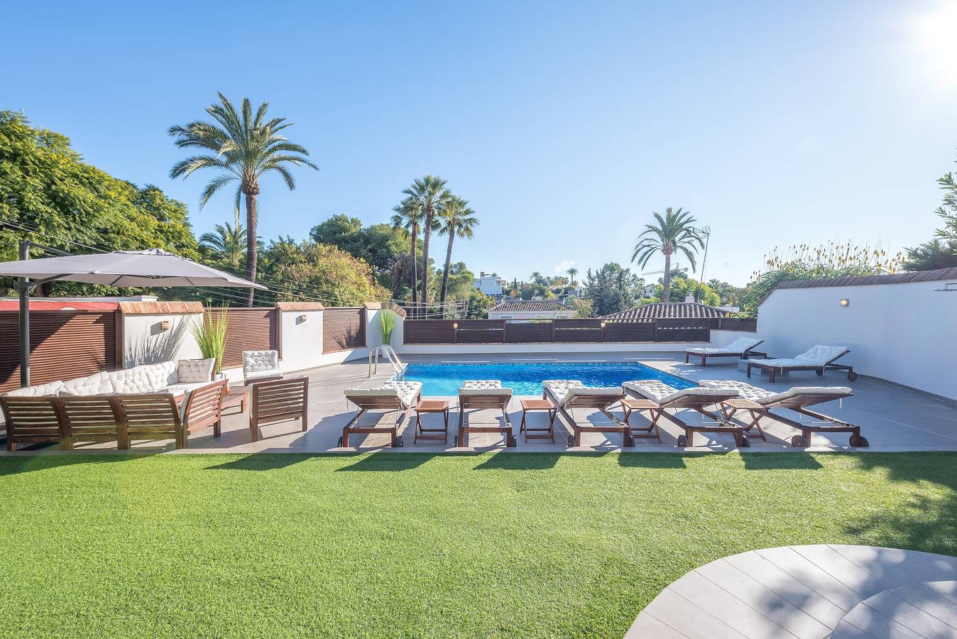 Villa 'Scandinavisch Design' met Uitzicht op Zee, Wifi en Airconditioning in Marbella West, Marbella
