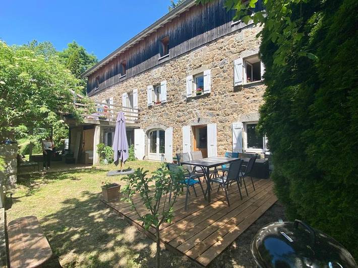 Location de vacances pour 6 personnes, avec Terrasse ainsi que Jardin et Vue à Rochepaule