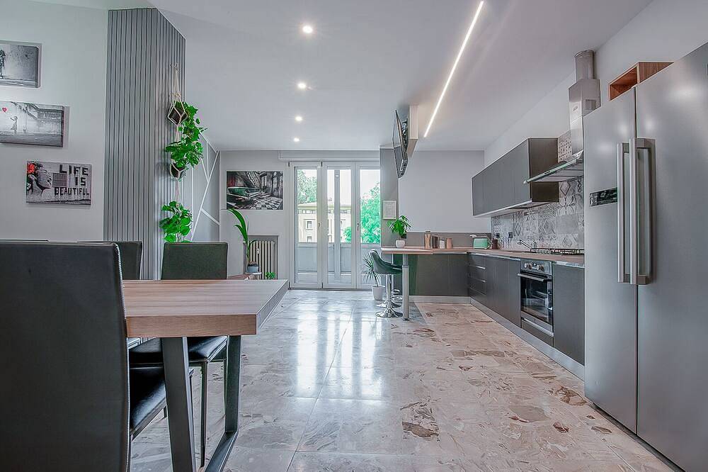 Ganze Wohnung, 8 Bedroom apartment in Reggio Emilia center in Reggio nell'Emilia, Reggio Emilia Provinz