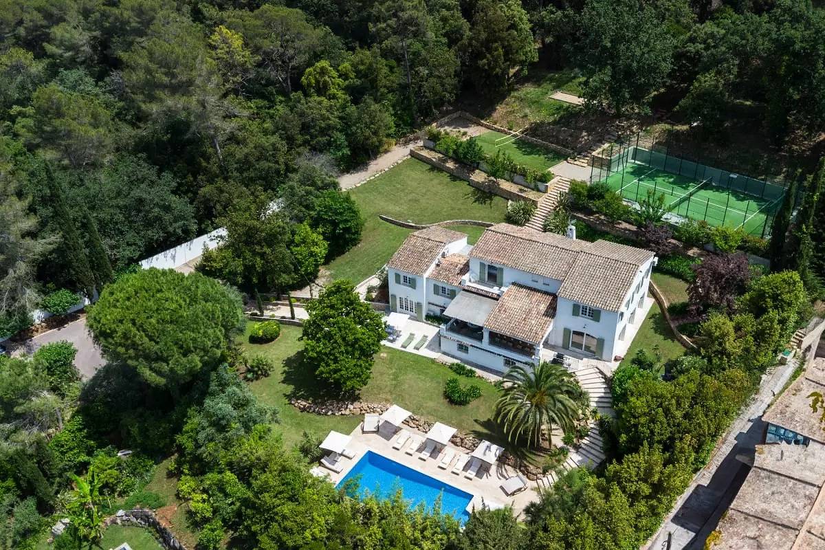 Villa for 16 People in Valbonne, Cannes region
