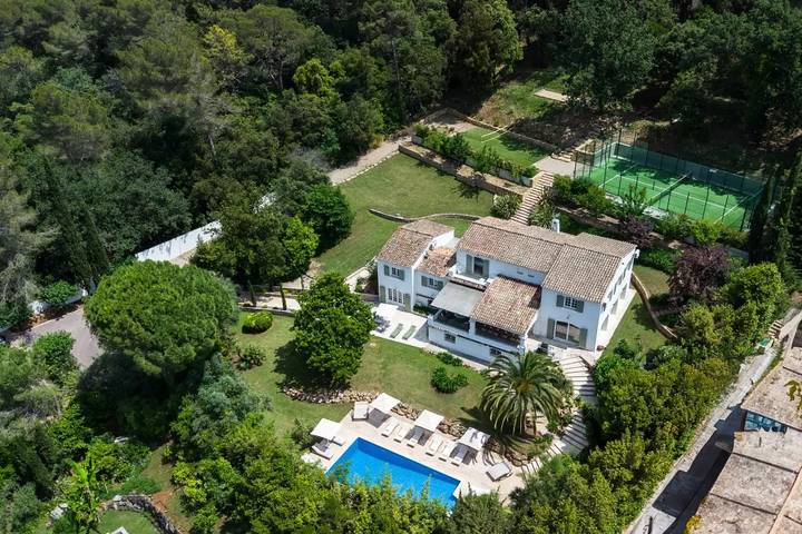 Villa pour 16 personnes, avec Terrasse ainsi que Jardin et Piscine à Valbonne