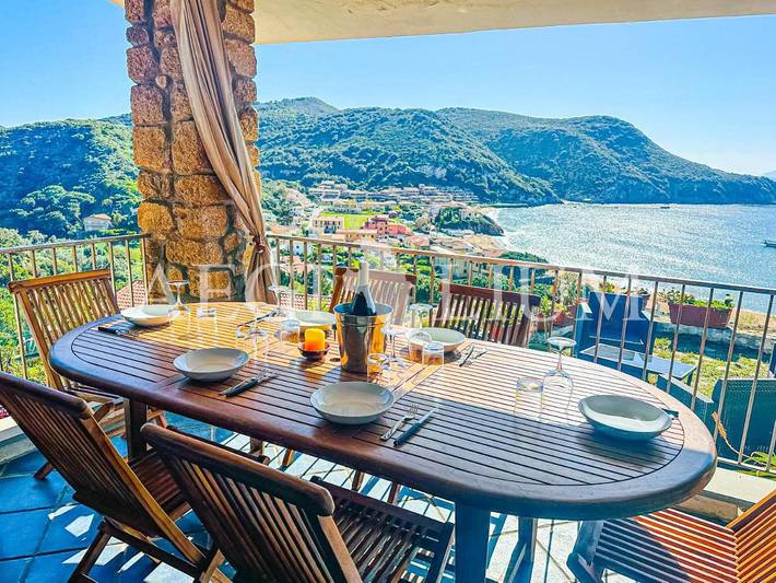 Appartamento per 10 persone, con Balcone e Terrazza nonché Giardino e Panorama in Isola del Giglio