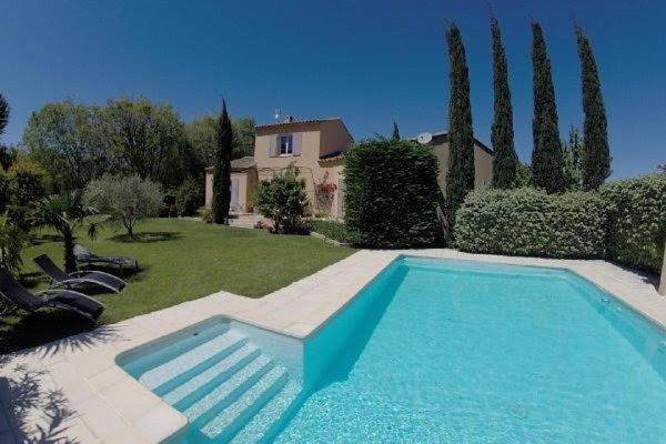 Villa per 6 persone, con giardino e piscina a Arles