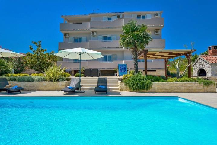 Ferienwohnung für 5 Personen, mit Garten und Pool sowie Ausblick - 1