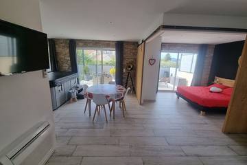 Gîte pour 4 personnes, avec terrasse ainsi que jacuzzi et jardin à Les Mées