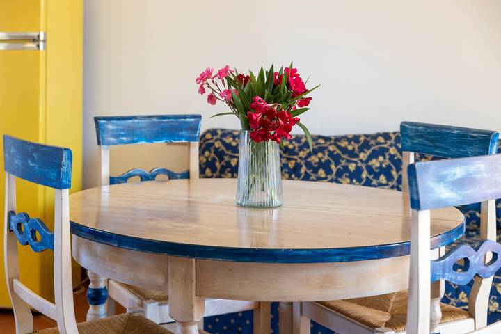 Entire apartment, Apartment 'Trilocale Fiordaliso' with Sea View, Terrace & Shared Pool in Punta De Su Turrione, Stintino