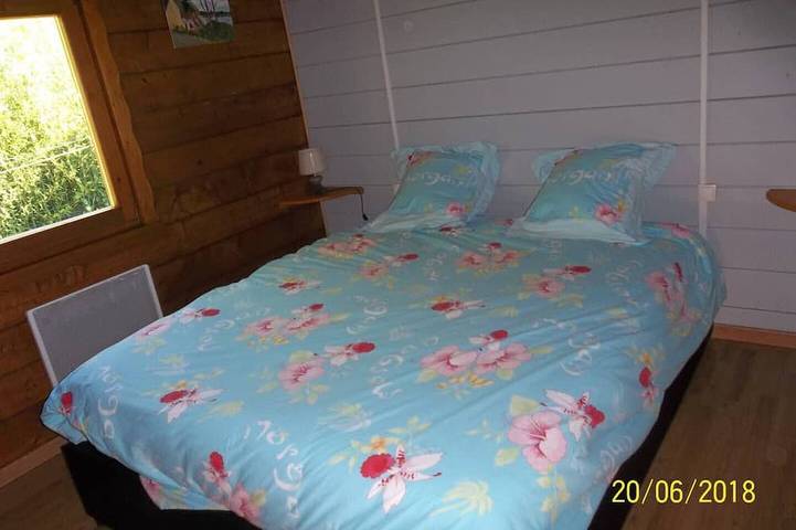 Location de vacances pour 8 personnes, avec jacuzzi et piscine ainsi que terrasse et jardin à Châtillon-sur-Broué - 2