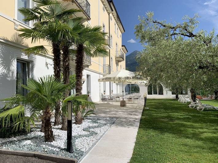 Holiday rental for 4 people, with lake view and sauna as well as terrace and garden, with pets in Riva del Garda