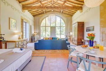 Location de vacances pour 2 personnes, avec piscine et jardin à Vérac