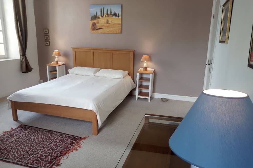Appartement entier, Gite au pays cathare et piscine in Chalabre, Région de Limoux