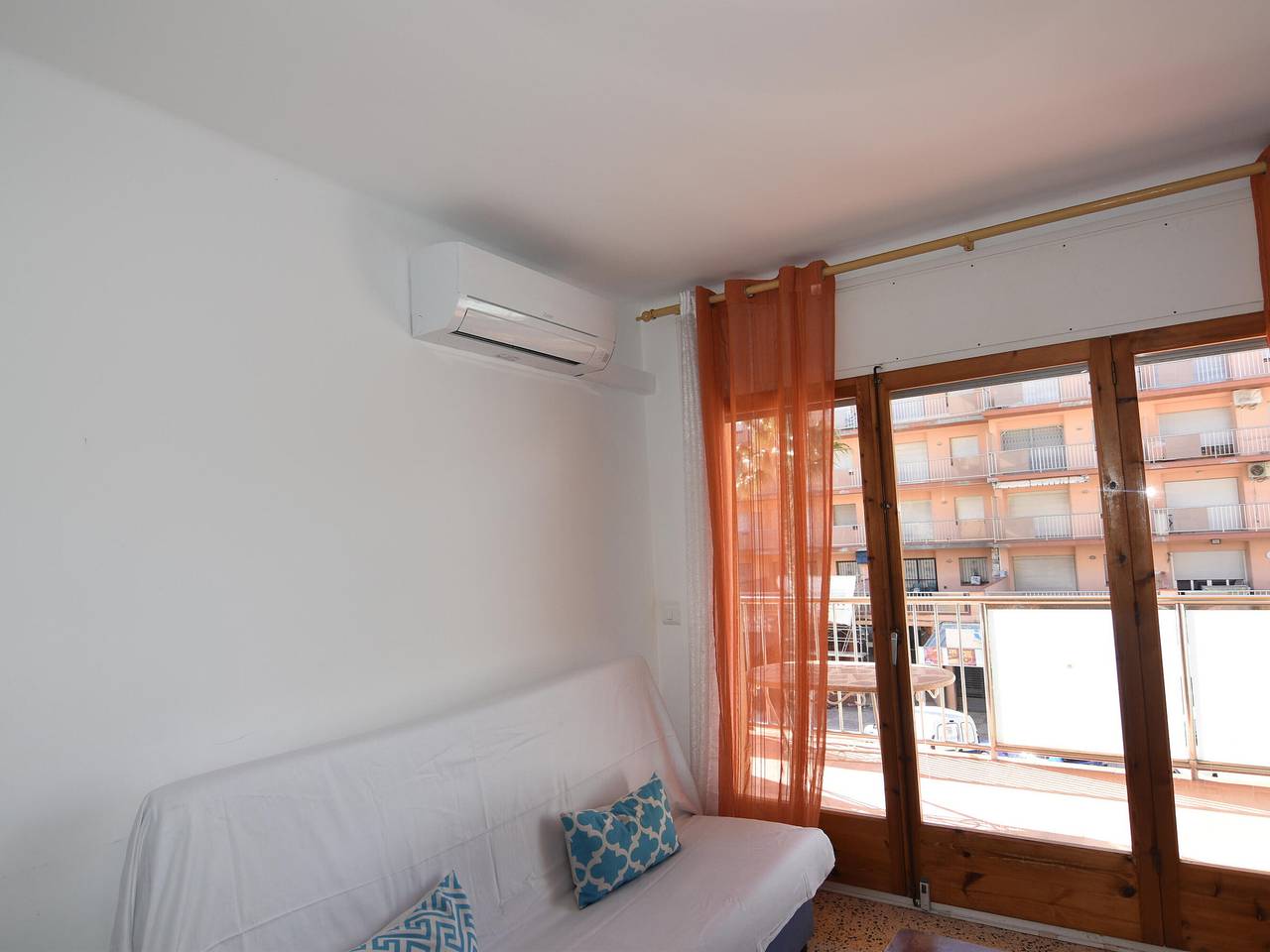 Ganze Wohnung, Gemütliche Wohnung nur 50m vom Strand in Roses, Costa Brava! 2 Schlafzimmer, Terrasse, Sat-Tv. Buchen! in Santa Margarida, Roses