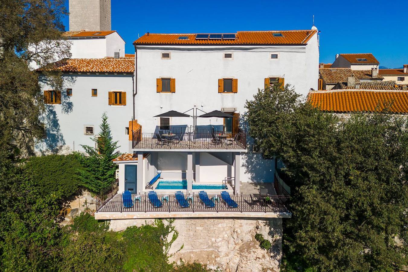 Appartement entier, Modernes Apartment mit Panoramablick, Pool - inmitten von historischem Zentrum in Pićan, Istrie centrale