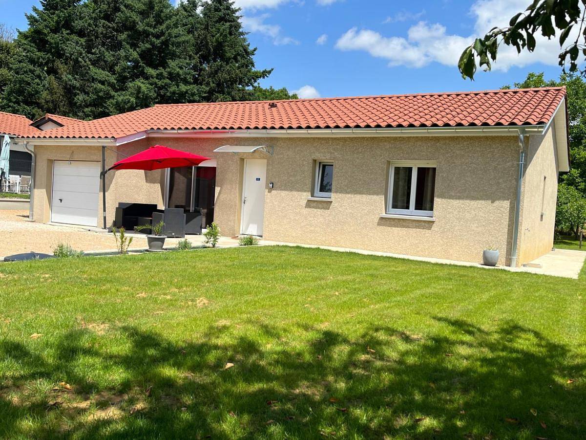 One-Bedroom Villa in Sennecé-lès-Mâcon, Mâcon