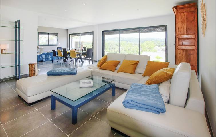 Appartement de Montélimar avec garage, piscine et spa in Montélimar, Région de nyons