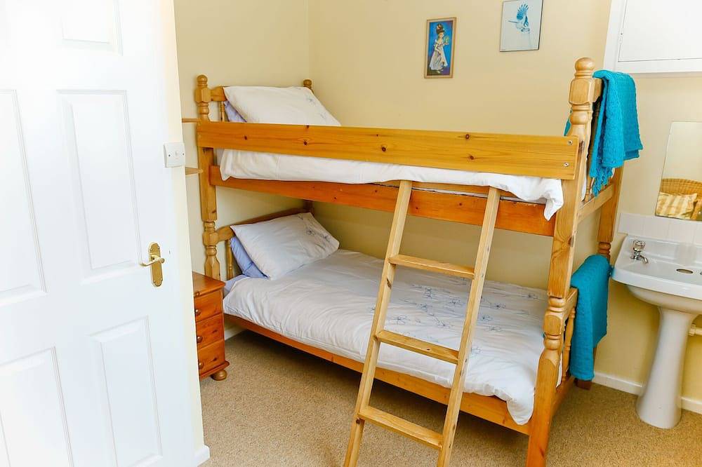 Bungalow-Outdoor Heated Swimming Pool (open May-September)Stmerryn Padstow in Cornwall