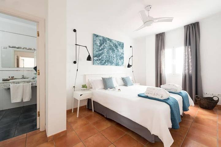 Entire apartment, Private pool, terrace, garden, BBQ & lounge [C] in Icod de los Vinos, North Tenerife