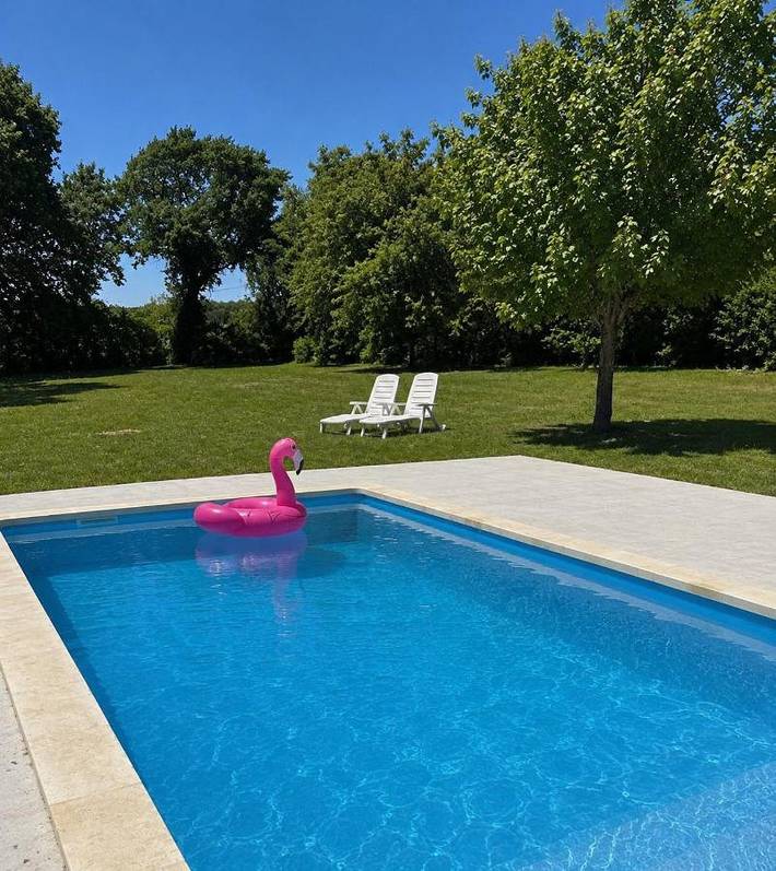 Location de vacances pour 6 personnes, avec piscine et jardin à Saint-Paul-Lizonne