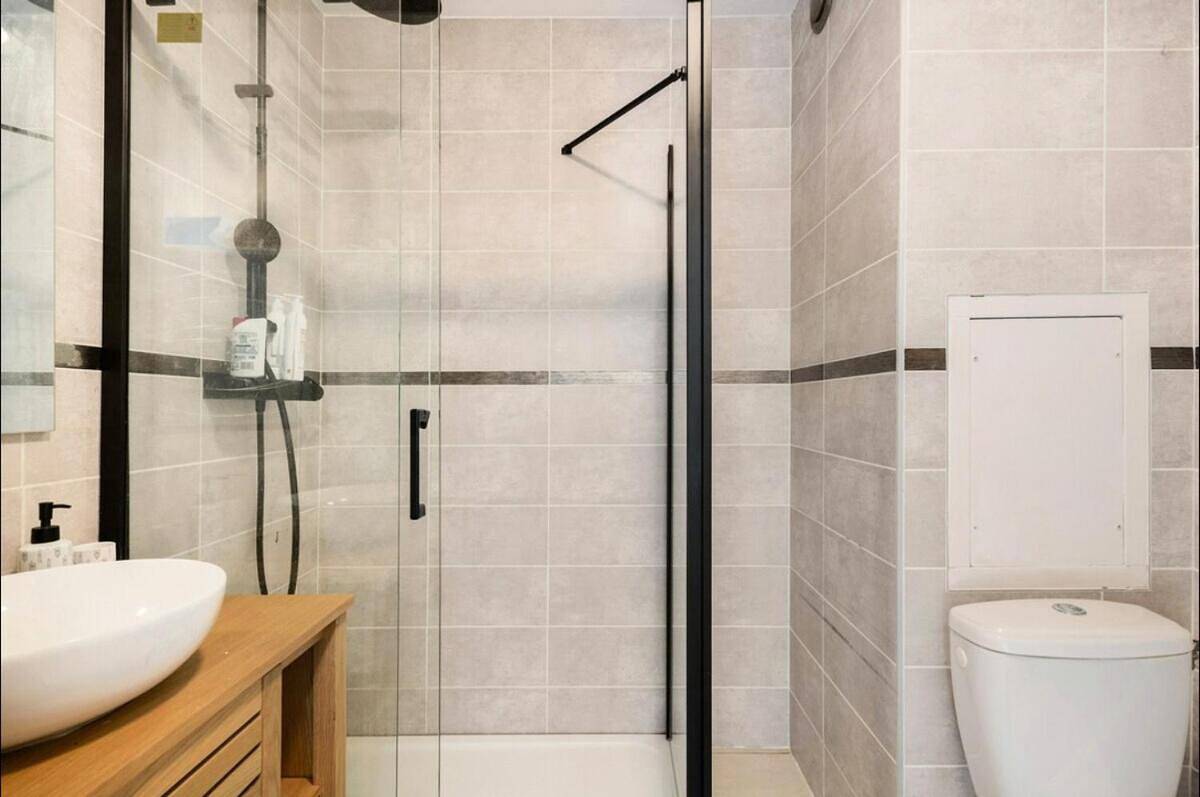 Appartement entier, One-Bedroom Apartment in Gaillard, Région de Saint-Julien-en-Genevois