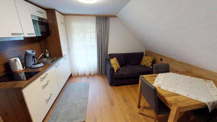 Ganze Wohnung, Two-Bedroom Apartment with Balcony in Feld am See, Villach-Land