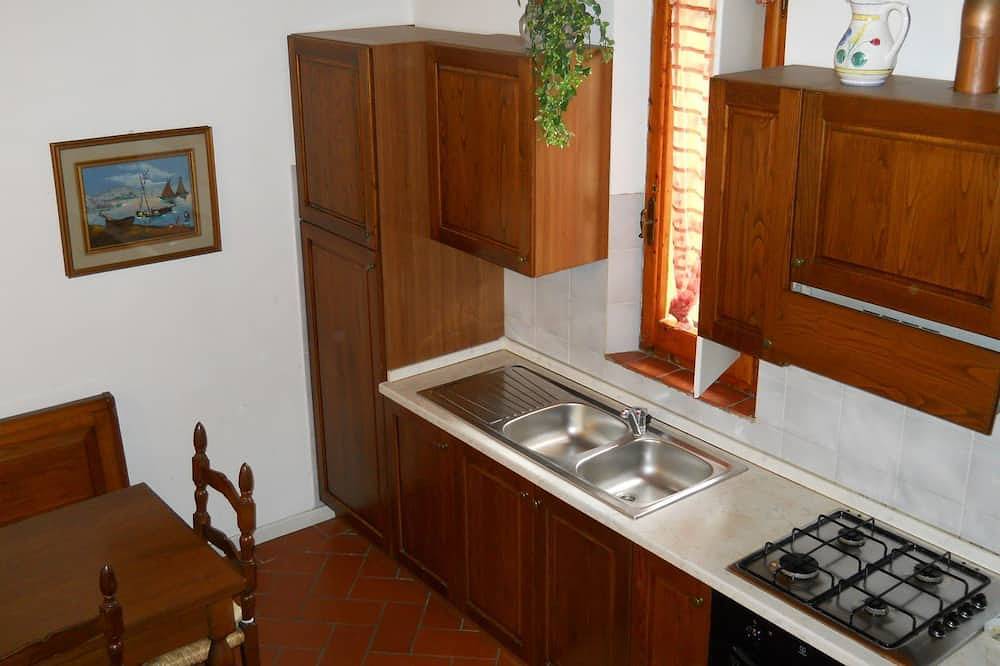 Herrliche Wohnung mit Pool,  W-Lan, Tv, Innenhof und Haustiere erlaubt, bei San Gimignano in Gambassi Terme, Chianti