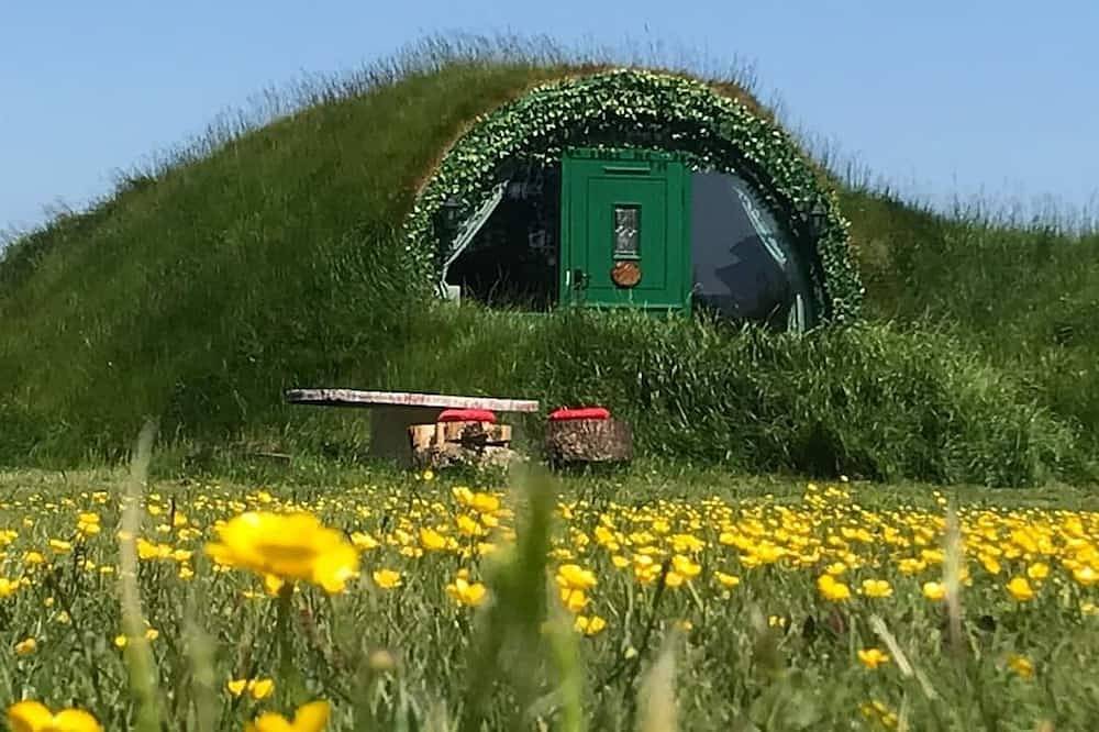 Romantic Rural Break In Countryside Castle Grounds in Barnstaple, Devon