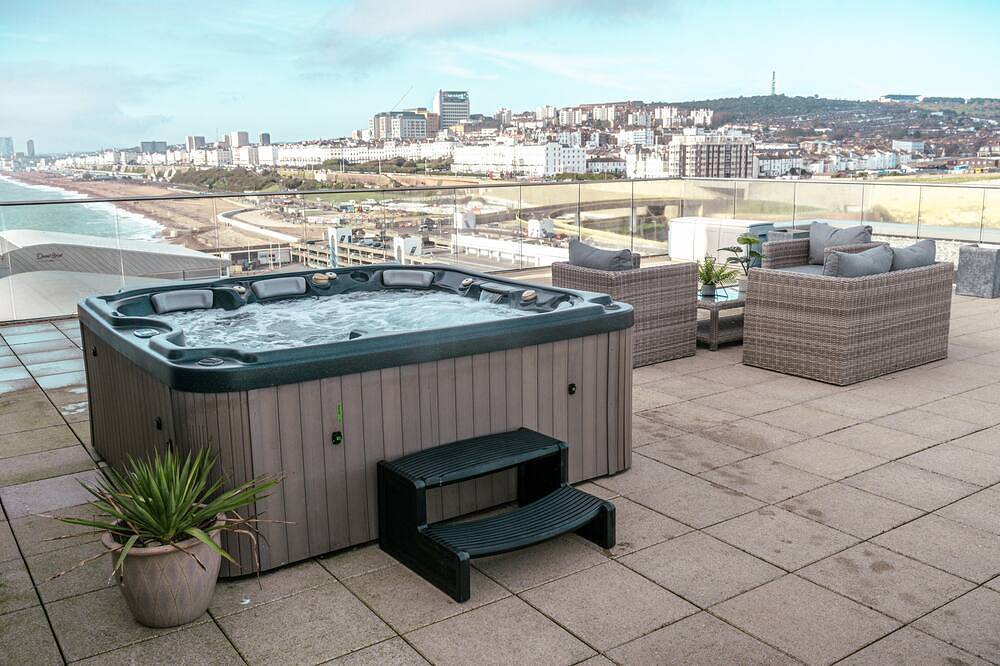 Geheel appartement, Brand New | Sea View | Roof | Free Parking in Brighton Marina, Brighton
