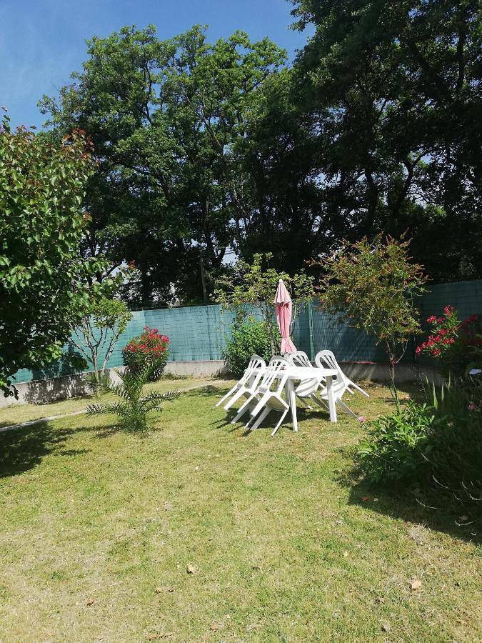 Appartement entier, One-Bedroom Apartment in Eyragues, Région d'Arles