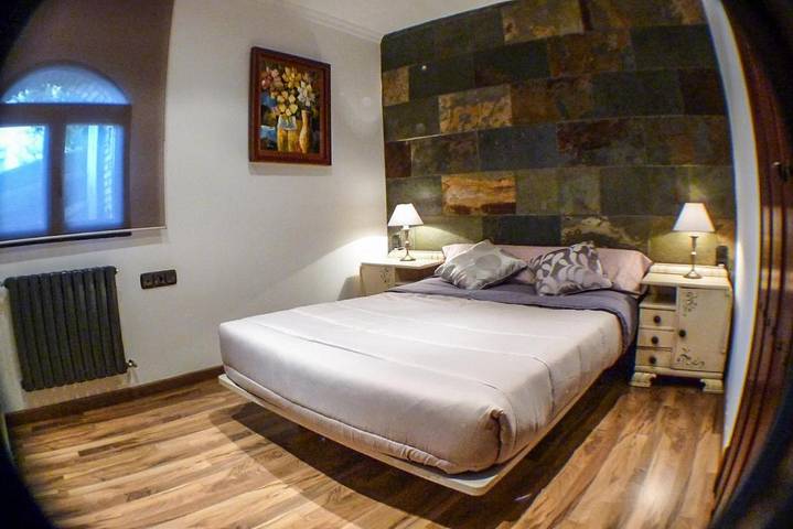 Alojamiento y desayuno para 2 personas, con jardín además de terraza y piscina en Vega de Granada - 2